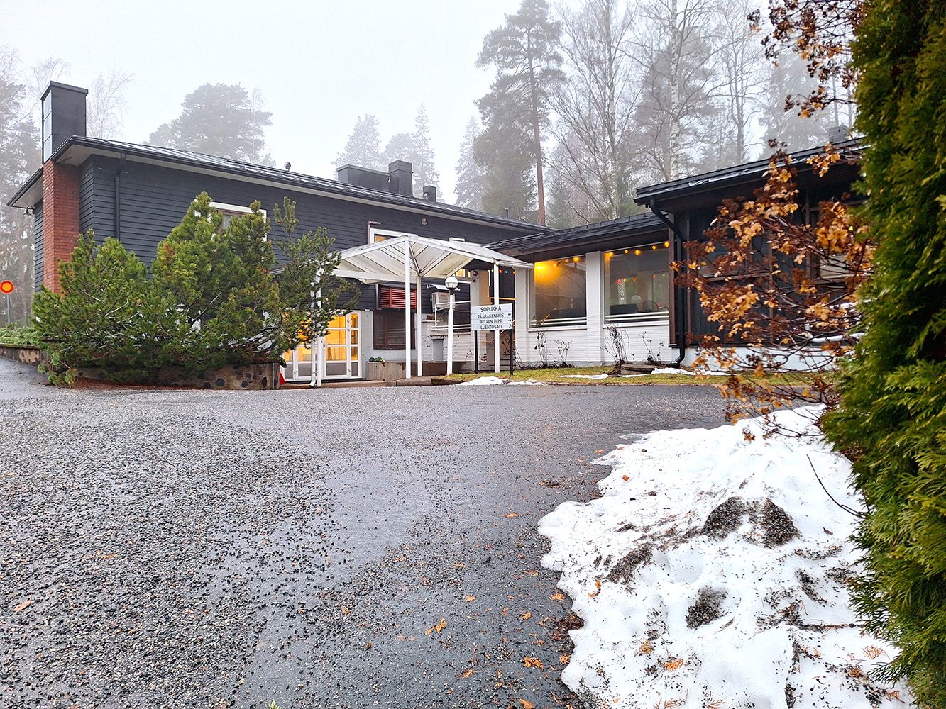 Myytävänä koulutuskeskus merinäkymällä luonnonläheisellä paikalla! 