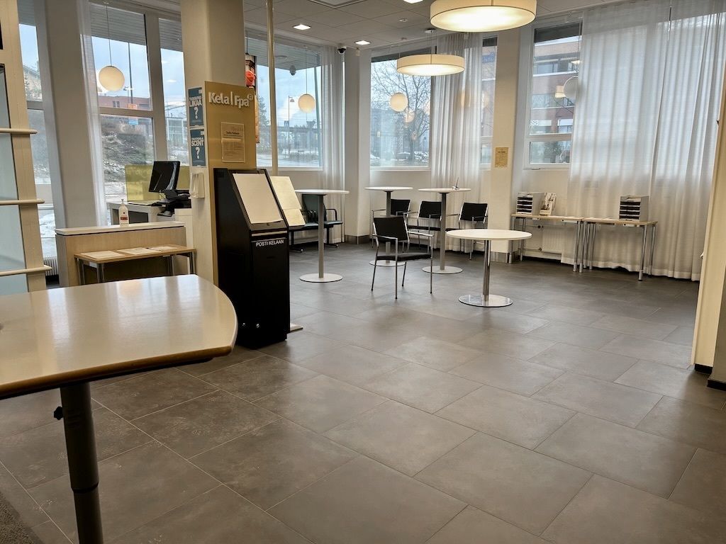 Toimisto-/liiketilaa loistavalla sijainnilla Järvenpään juna-aseman läheisyydessä. Tämä 653 m² toimitila koostuu asiakaspalvelutilasta, toimistosta ja alakerran 60 m² varastosta.  Toimistossa on erikokoisia työhuoneita, neuvotteluhuone, keittiö ja omat sosiaalitilat. Tilaan on kaksi sisäänkäyntiä....