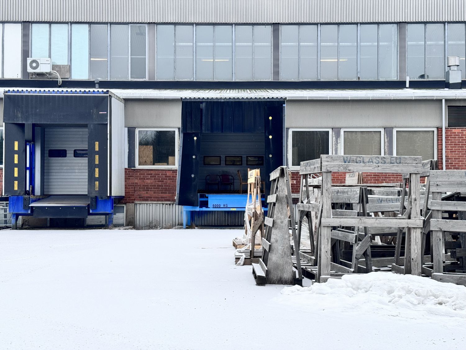 400 m2 tuotanto-varastotila lastaustaskullaTilat: 400 m2 metallin- tai puuntyöstöön sopiva tuotantotila lastaustaskulla. Toinen lastaustasku ja toimisto-/minikeittiötilaa vuokrattavissa.Sijainti: Vantaan Keimolassa noin 1km vanhalta Hämeenlinnantieltä ja noin 2 km Hämeenlinnanväylältä (3-tie)....