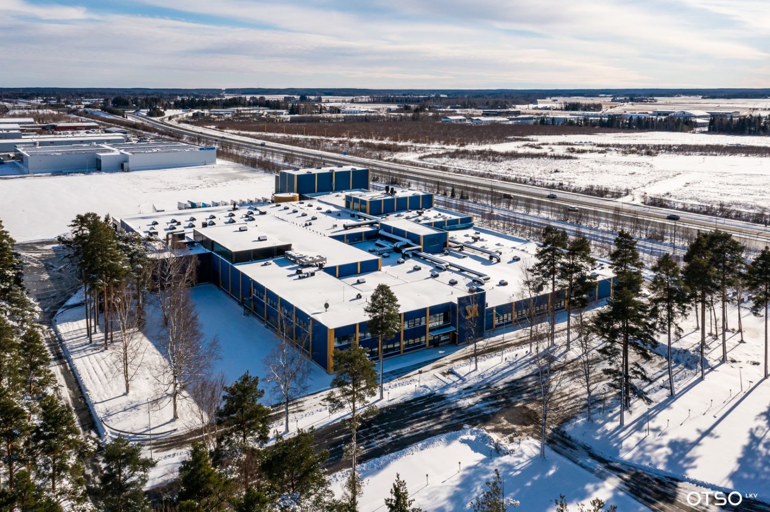 Tervetuloa tutustumaan ainutlaatuiseen kiinteistöön Mikkolan alueella, missä mahdollisuudet ovat rajattomat!Nyt myytävä kiinteistö tarjoaa monipuolisia tiloja eri käyttötarkoituksiin; olipa kyse sitten liike- tai toimistotiloista, tai muusta kehityshankkeesta, tämä kiinteistö tarjoaa ihanteellisen...