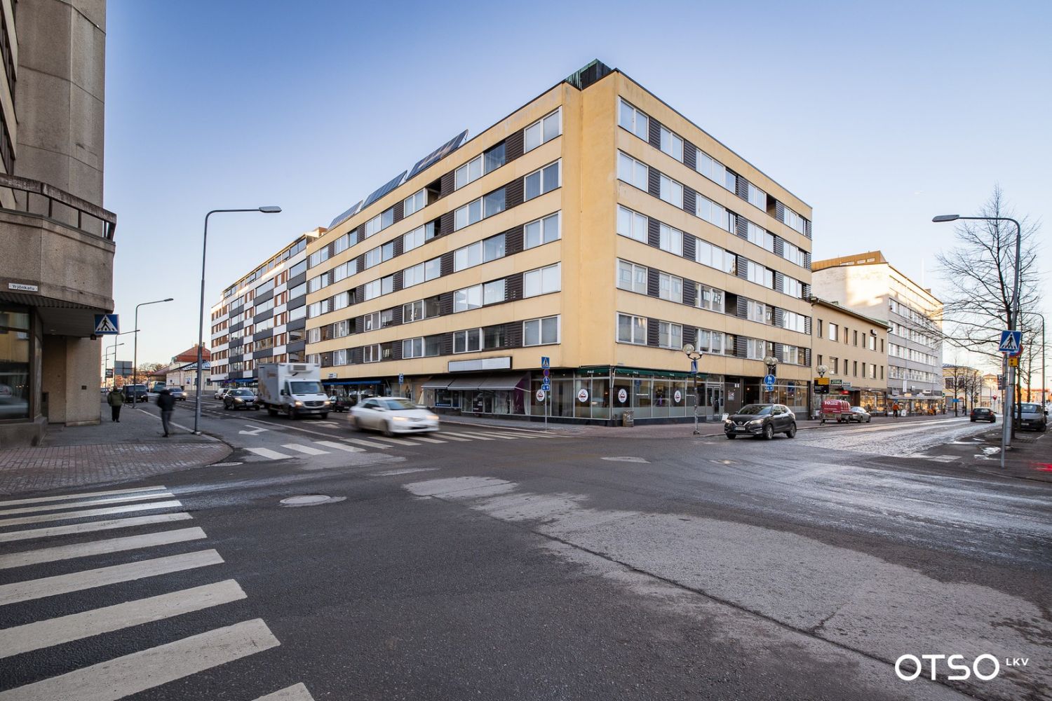 Arvostetussa Asunto Oy Juseliuksenkulmassa toimistotila (huone ja tupakeittiö) 40,5 neliömetriä nyt vuokrattavana! Helposti käytettävissä oleva huoneisto on aivan ydinkeskustassa, lasitettu parveke Valtakadun puolella.Sijainti Porin keskustassa on täydellinen niille, jotka arvostavat kaupunkieläm...