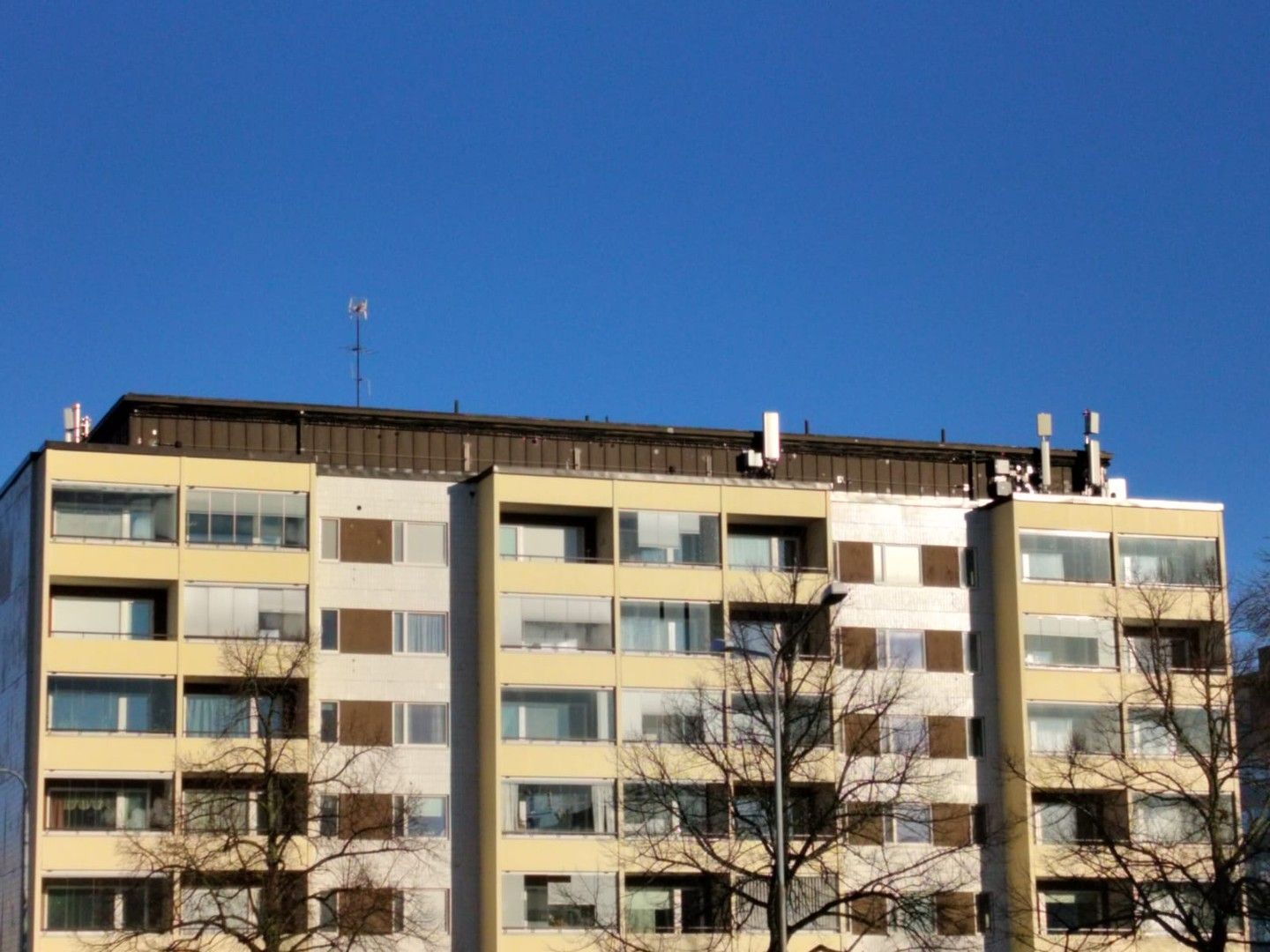 Tila ( 61 m2)on täysin alkuperäinen, käytöstä poistettu taloyhtiön sauna, kph, ja pukuhuone. Tila täytyy purkaa, ja rakentaa täydellisesti uudelleen (sisä ja ulkotilat). Vaatii rakennusluvan. Remontti pitää suorittaa käyttämättä taloyhtiön hissejä purkumateriaalin poisviennisssä ja rakennustarvikkei...