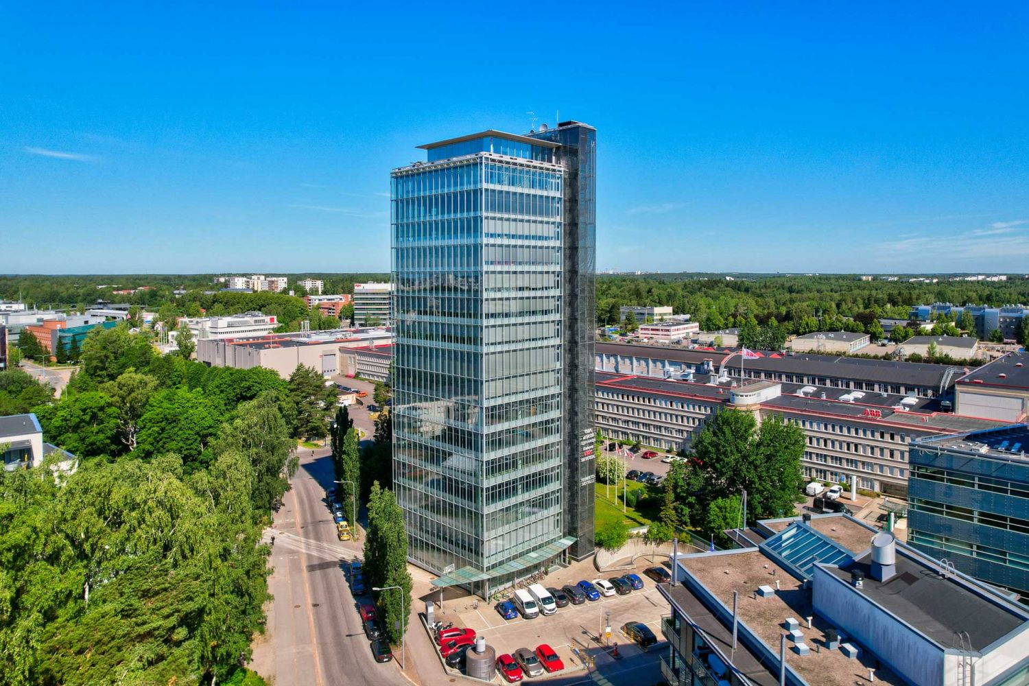 KIINTEISTÖ
Pitäjänmäen yritysalueen sydämessä on tarjolla modernia ja valoisaa toimistotilaa. Pitsku Tower on Helsingin ...