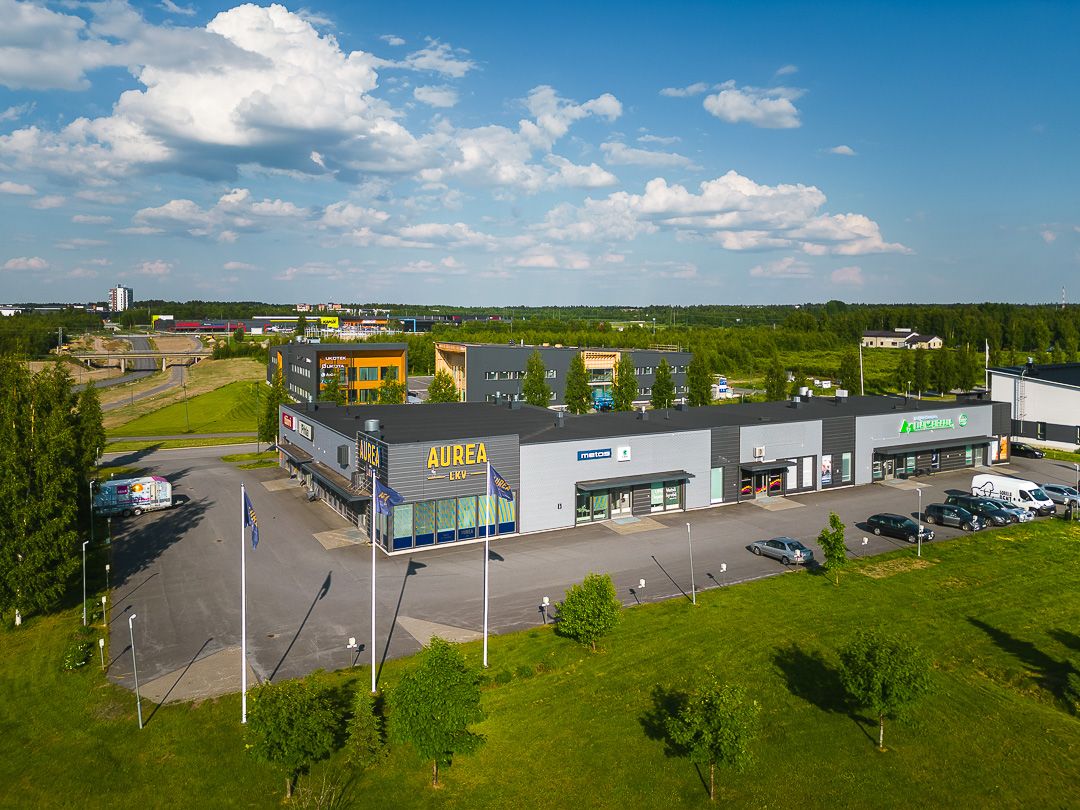 Valoisa katutason toimistotila hyvällä sijainnilla Perävainiossa. Toimitila koostuu yksittäisistä toimistotiloista ja avotoimistotilasta. Tilassa on lisäksi keittiö ja sosiaalitilat.Erinomaisella sijainnilla, Perävainiolla, Oulun Eteläportin ja Kaakkurin kupeessa, moottoritien välittömässä läheisy...