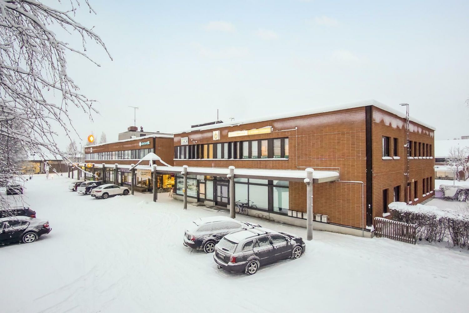 6 tstoh., sali, kokoush./k, arkisto, pukuh., 3xWC