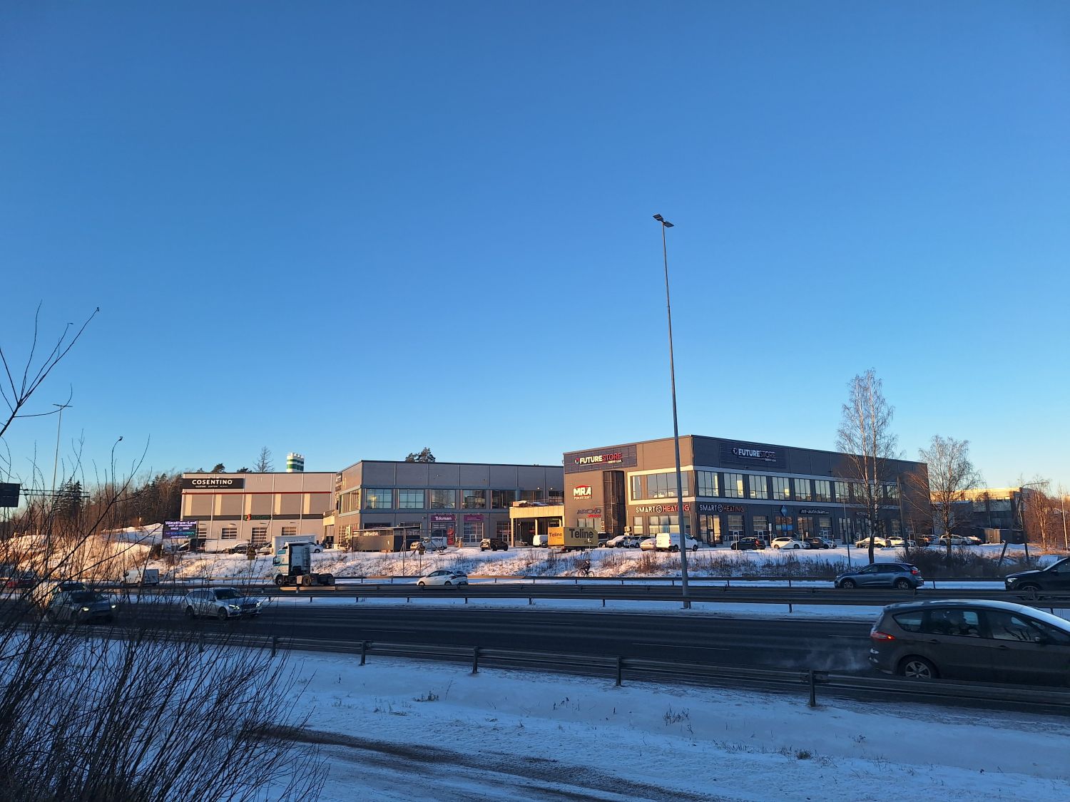 Moderni korkea tila Kehä 3:lle näkyvällä paikalla! 