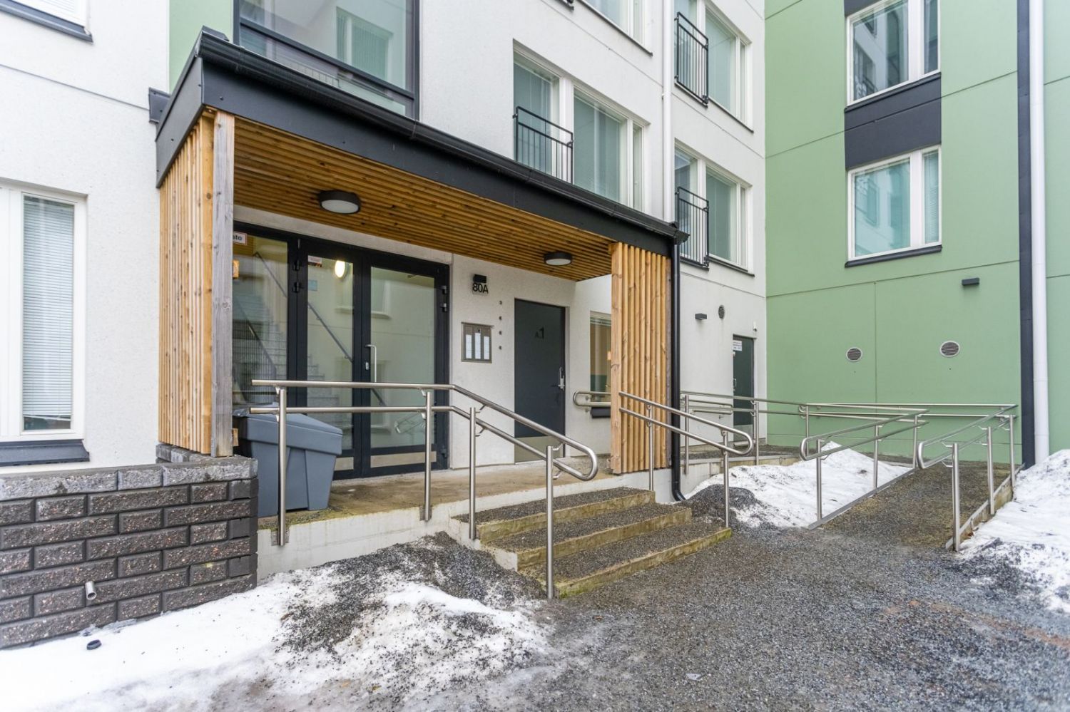 Liike-/vierashuoneisto, 1H+KT