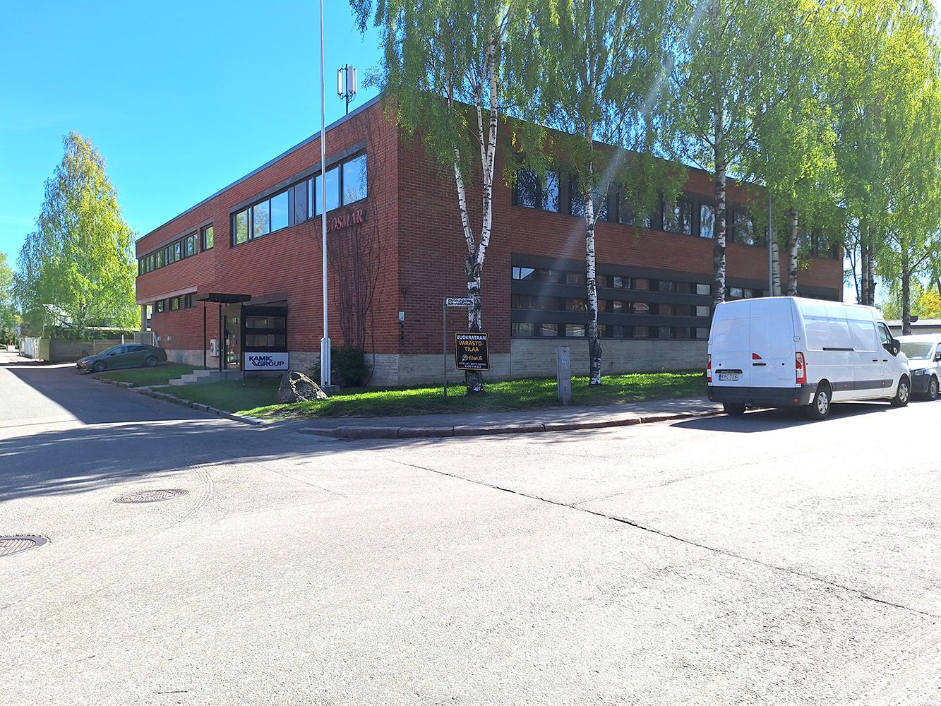 Iso varasto- ja toimistorakennus vuokrattavana Helsingin Itä-Pakilassa! 