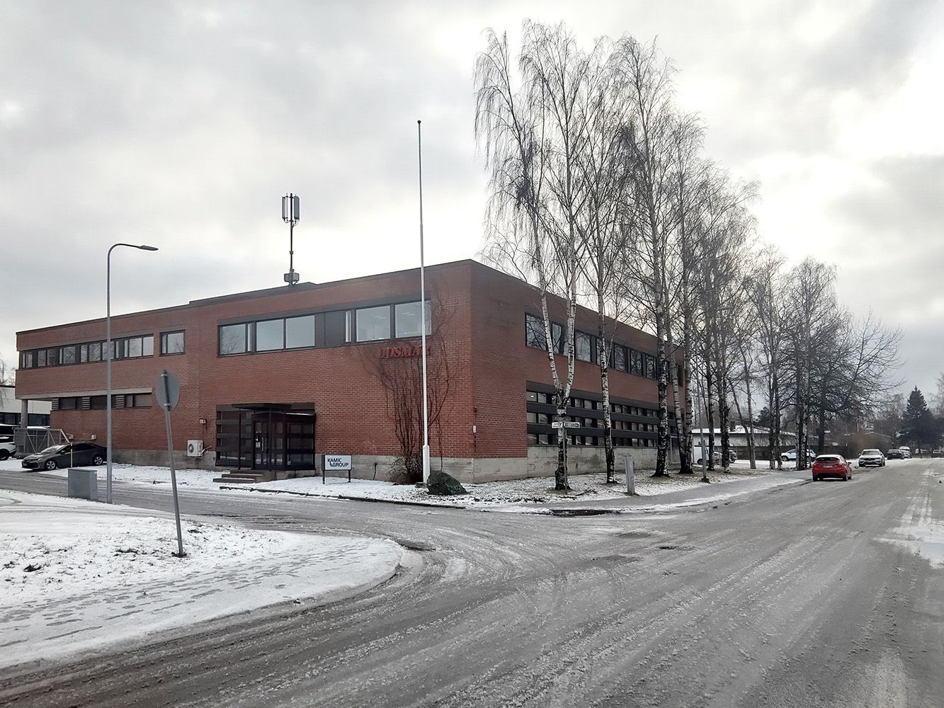 Iso varasto- ja toimistorakennus vuokrattavana Helsingin Itä-Pakilassa! 