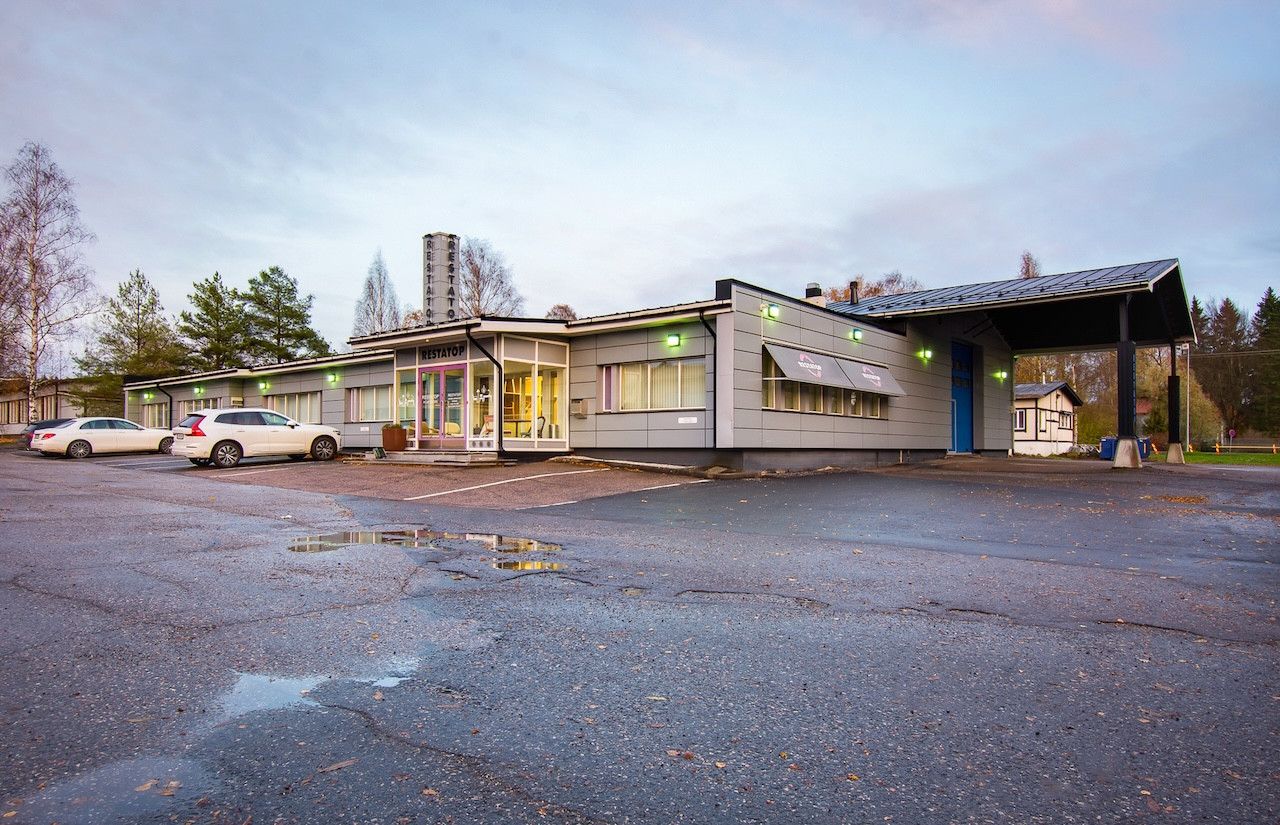 Sijoituskiinteistö Turun Peltolan kaupunginosasta, läheltä Uudenmaantietä. Kiinteistö on täyteen vuokrattu viiden vuoden vuokrasopimuksella, joka astuu voimaan kaupanteon yhteydessä. Kohteessa on hyvä vuokratuotto!Kohde sijaitsee Peltolan yritysalueella noin viiden kilometrin etäisyydellä Turun ke...