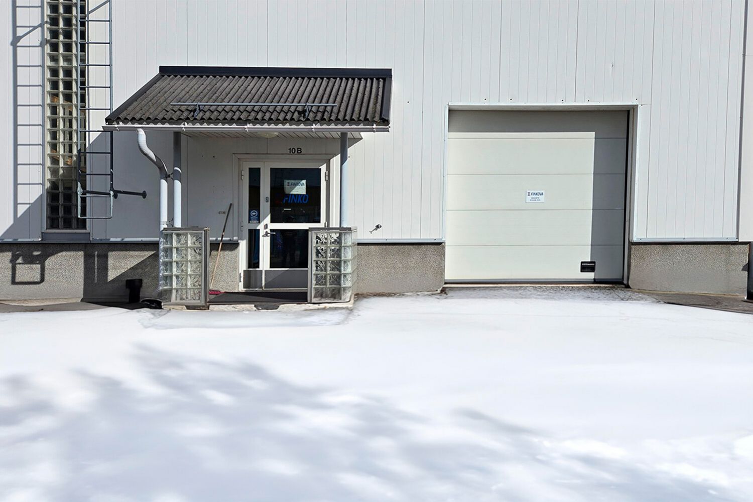 Vuokrataan hyvä halli- /työtila sekä toimisto Vantaan Koivuhaassa!