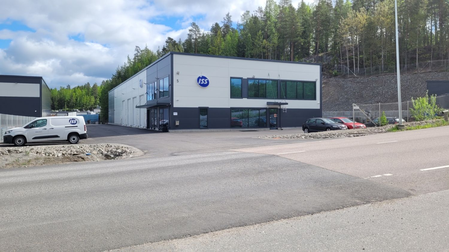 Vuokrataan heti vapaa tila uudiskohteesta!

Halli on n. 463 m2 ja tilaan on mahdollista rakentaa toimistotilaa toiseen k...