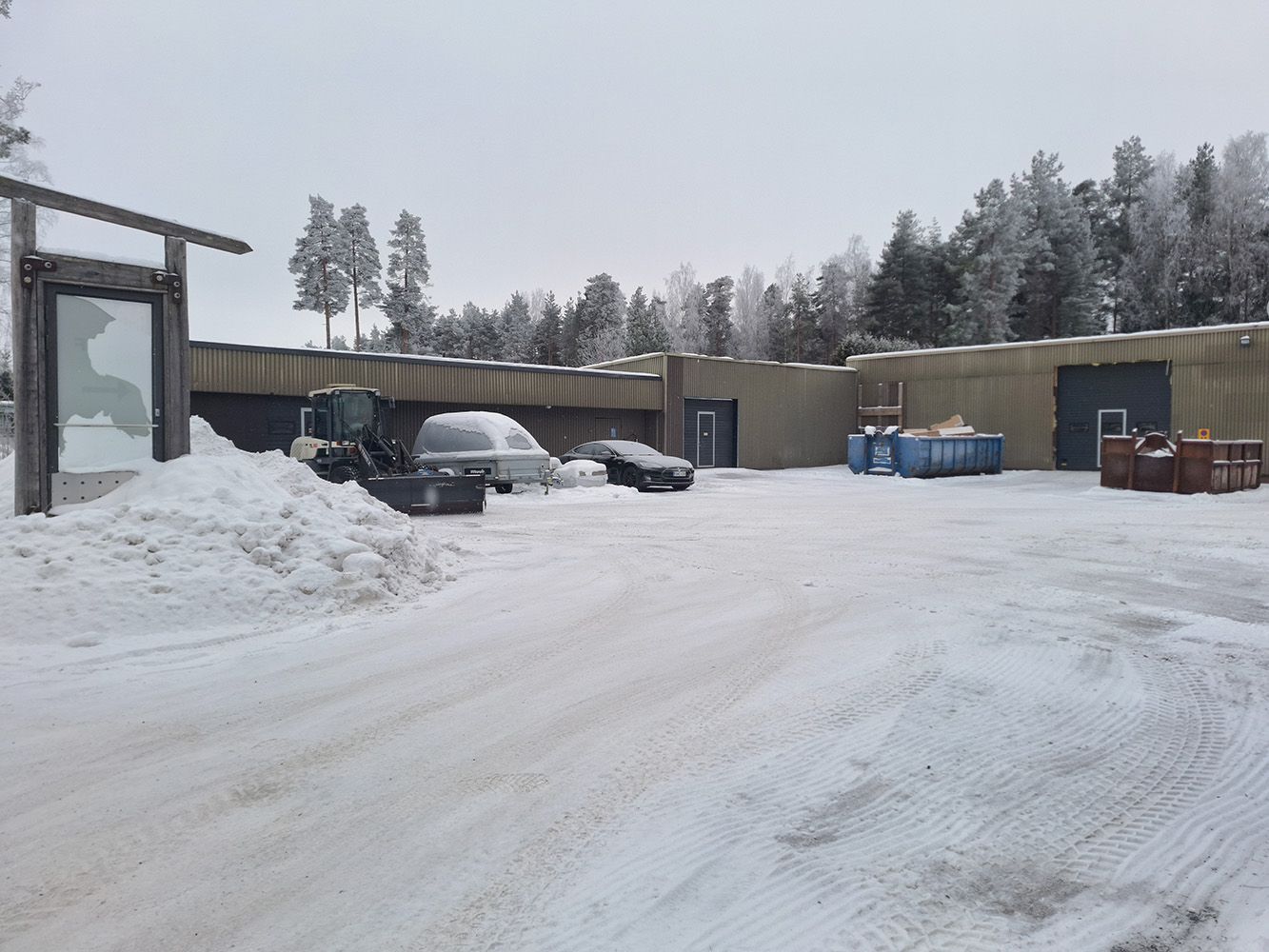 Monipuolinen hallitila vuokrattavana Porvoon Tarmolassa! Vuokra: 2'800 €/kk + alv