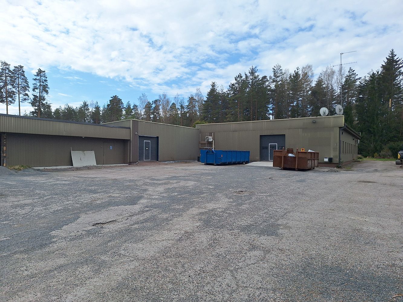 Monipuolinen hallitila vuokrattavana Porvoon Tarmolassa! Vuokra: 2'800 €/kk + alv