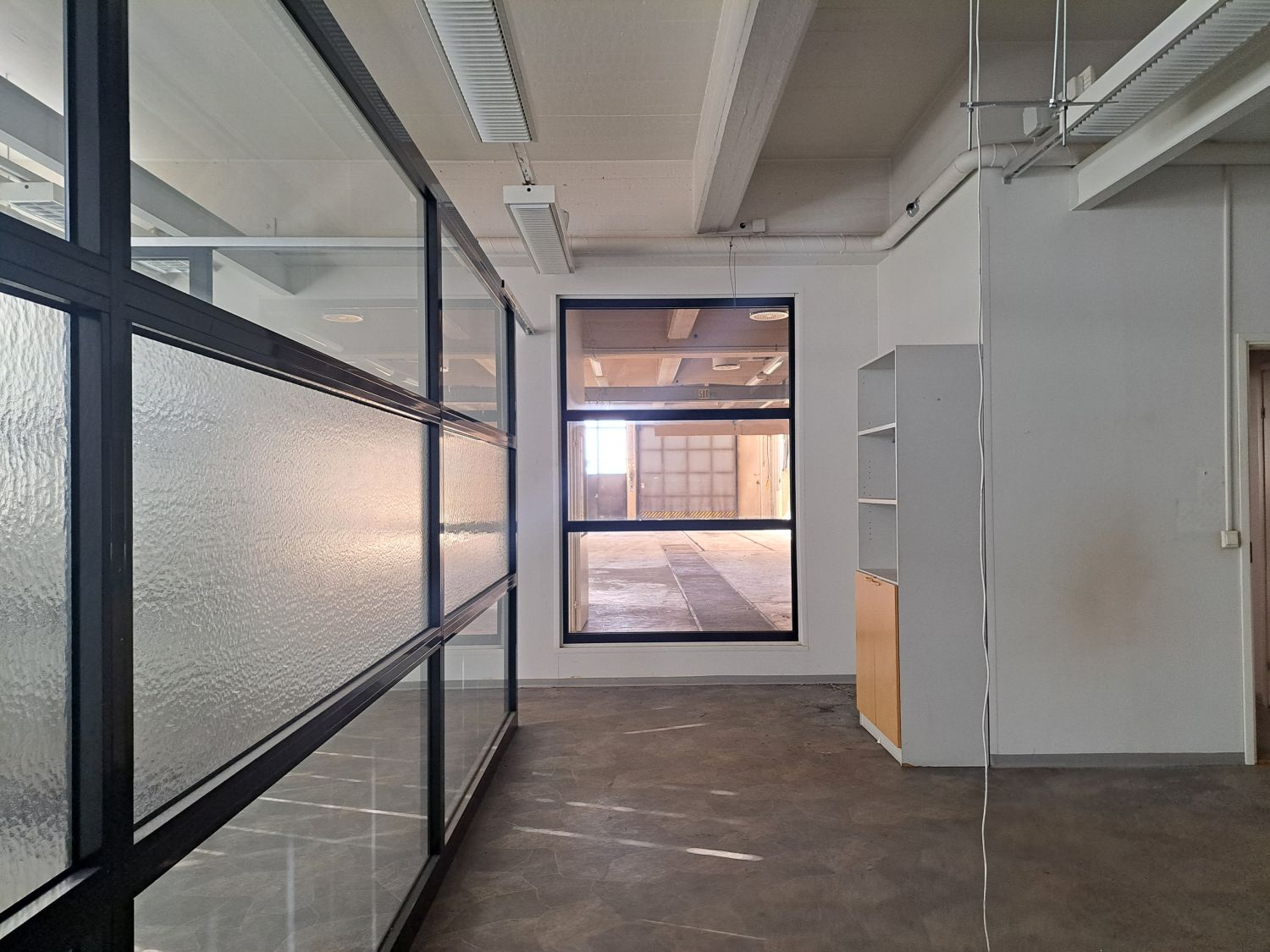 Toimistila alakerrassa