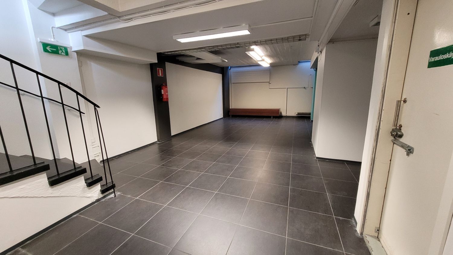 Kellarikerroksen varastotila