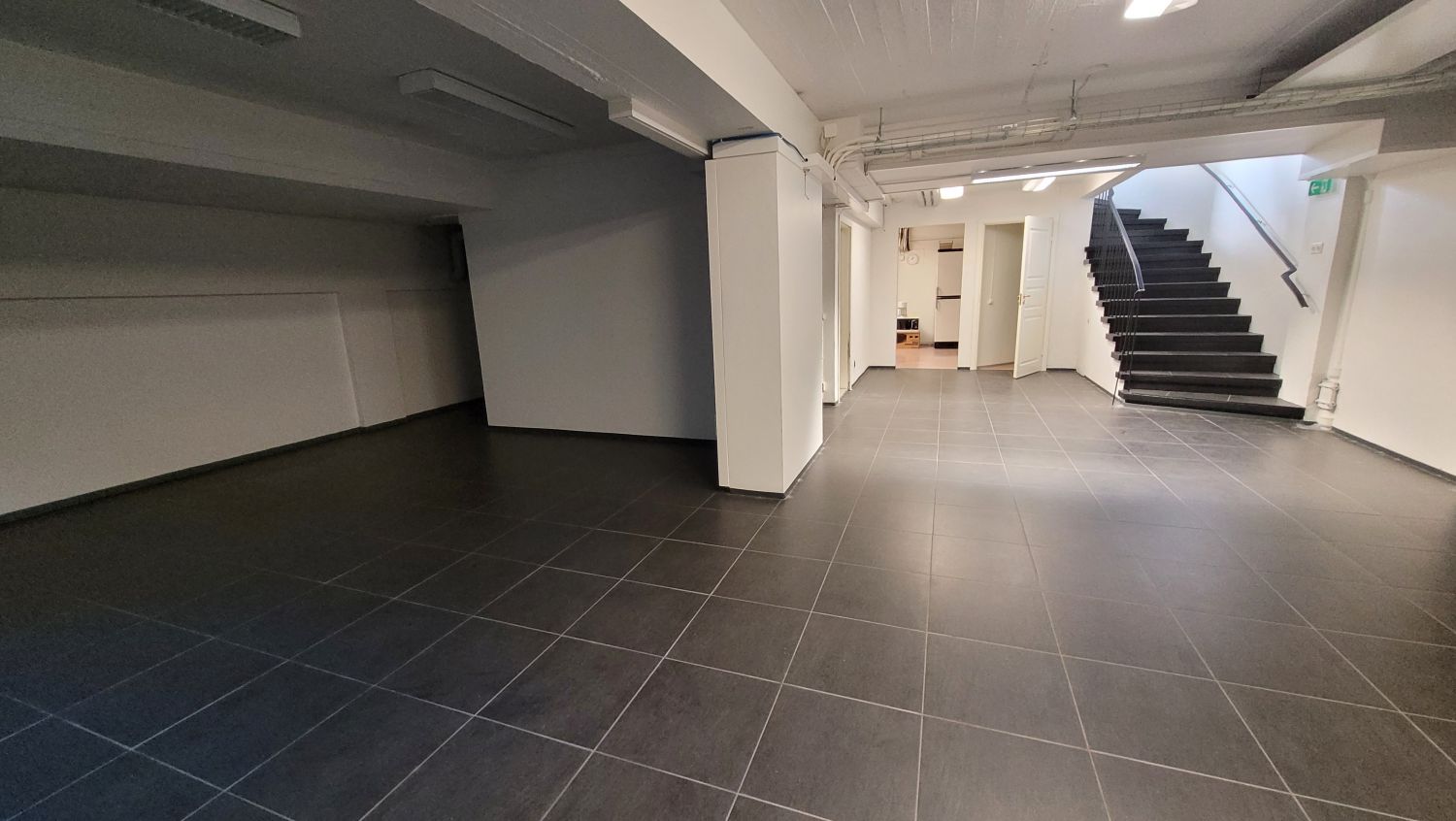 Kellarikerroksen varastotila