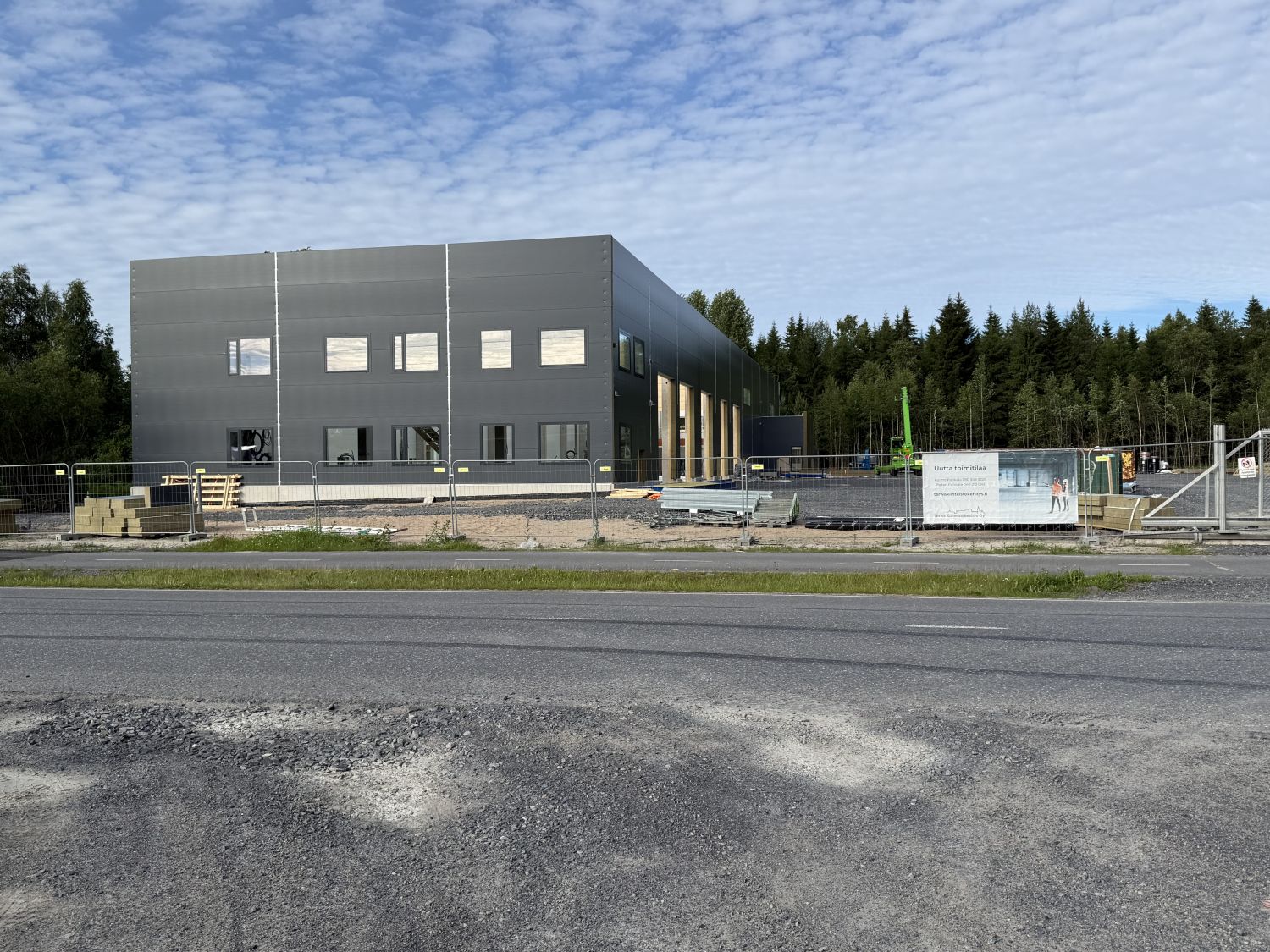Tuotamme nopeasti kehittyvälle Takalaanilan alueelle, osoitteeseen Posantie 5, tuotantotilaa/liiketilaa. Vapaana enää 563,5 brm2.
