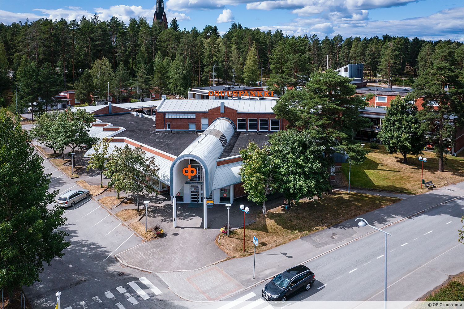 OP Rantasalmella on vuokrattavissa pankkikonttorin yhteydestä liiketilaa. Tiloja muokataan tilatarpeen mukaan ja neliömäärä sovitaan erikseen. Keskustelemme mielellämme tilatarpeestasi. Neuvottelemme myös tilan myymisestä mielellämme. Ota yhteyttä ja...