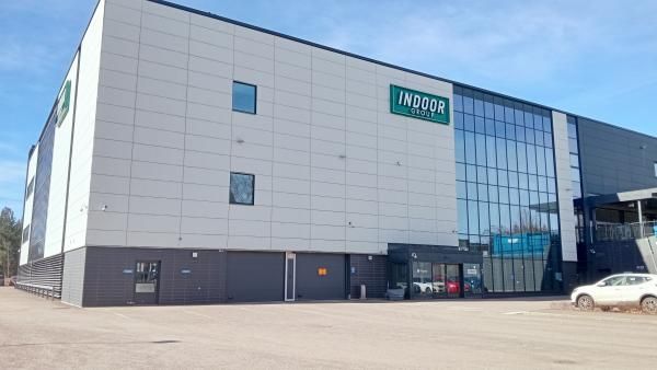 Monipuolinen varastointi/ tuotantotila hyvät liikenne yhteydet, varastointi/ tuotantotilat,  lastauslaiturit, parkkitilaa..