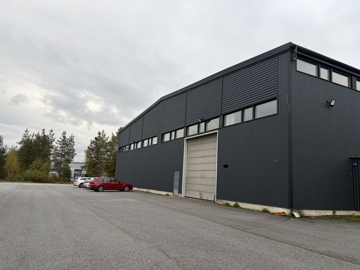 Varasto-/työtilaa 150m2 vuokrattavana erinomaisella sijainnilla Ylöjärvellä.
Iso asfaltoitu piha. 

Toimistotila 82m2 jo...