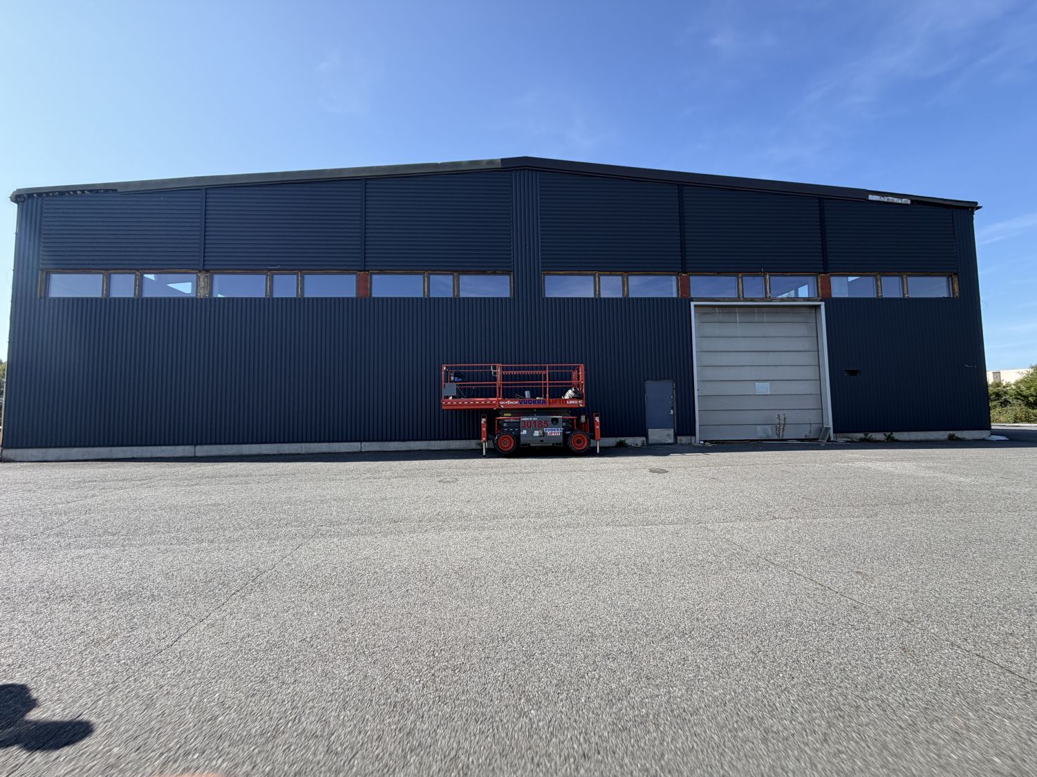 Varasto-/työtilaa 150 - 700 m2 vuokrattavana erinomaisella sijainnilla Ylöjärvellä.
Iso asfaltoitu piha. 

Toimistotila ...