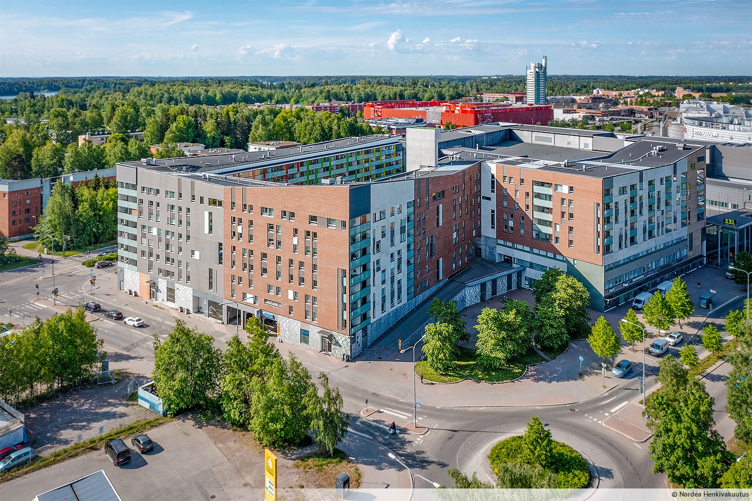 Vuokrataan aikaisemmin l&auml;&auml;k&auml;riasemana toiminut toimitila. Tila koostuu useista vesipisteellisist&auml; ty...