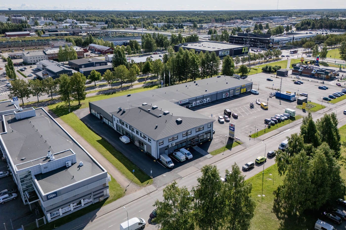 Vuokrattava toimitila Kempeleentie 9:ssa Oulun Limingantullissa