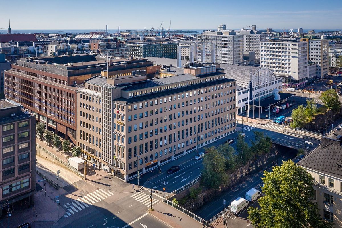 Vuokrataan 4. kerroksen erittäin valoisa, muuttovalmis toimistotila huippusijainnilla Kampin kattavien palveluiden äärel...