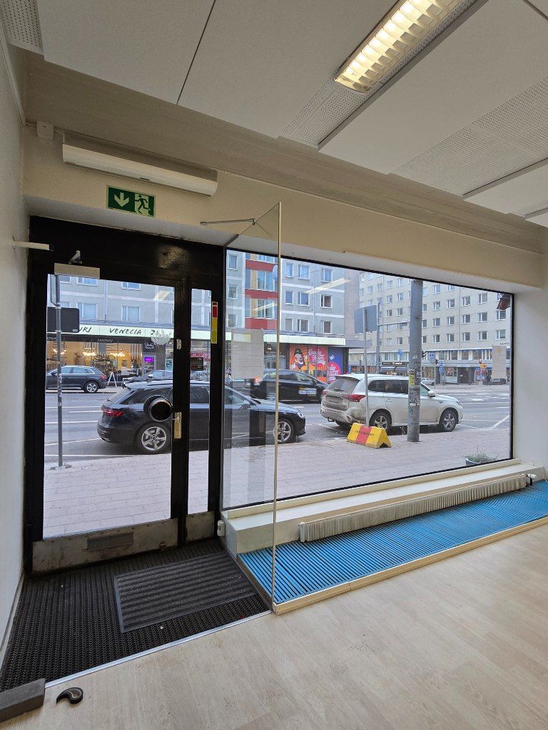 Valoisa, siistikuntoinen liiketila Maariankadun varrella