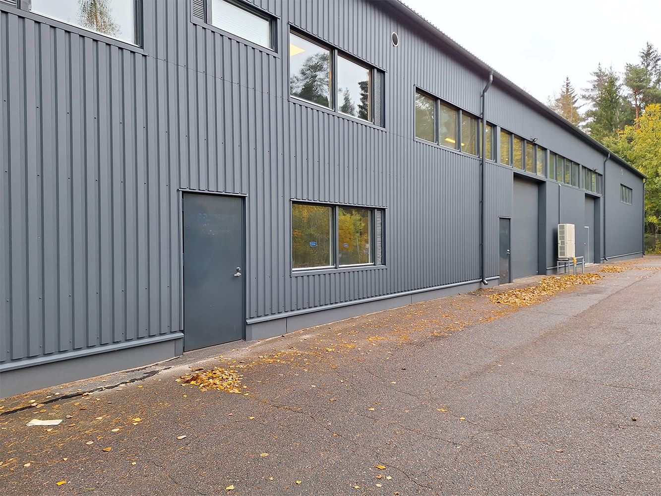 Vuokrattavana hallitilaa toimistolla Helsingin Heikinlaaksossa! Vuokra alkaen 9,9 €/m²/kk + alv