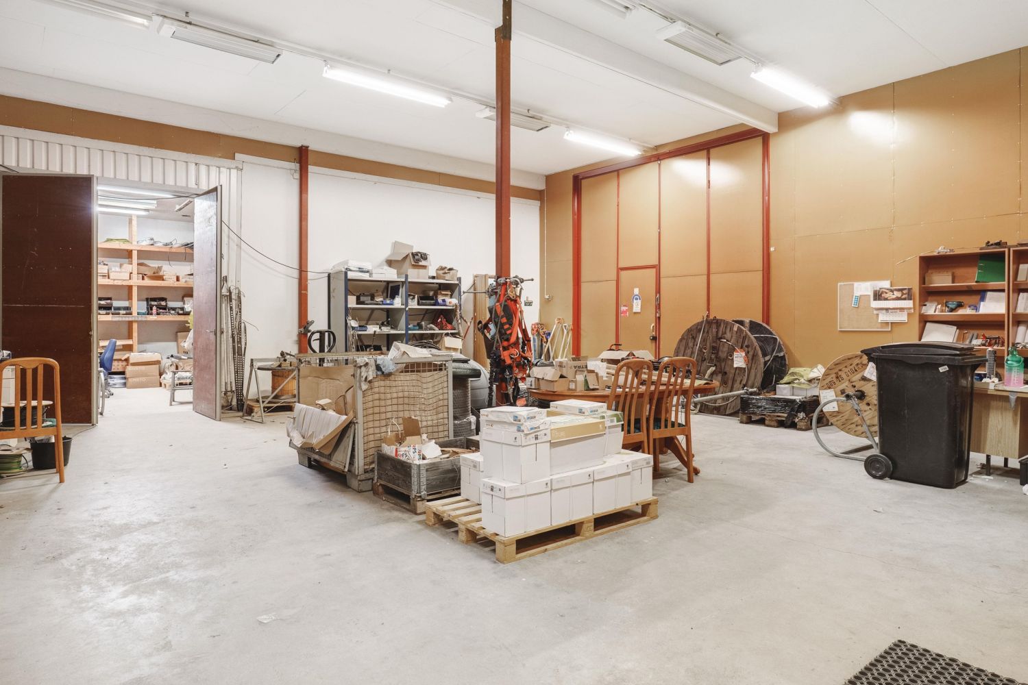 Puolilämmintä hallitilaa