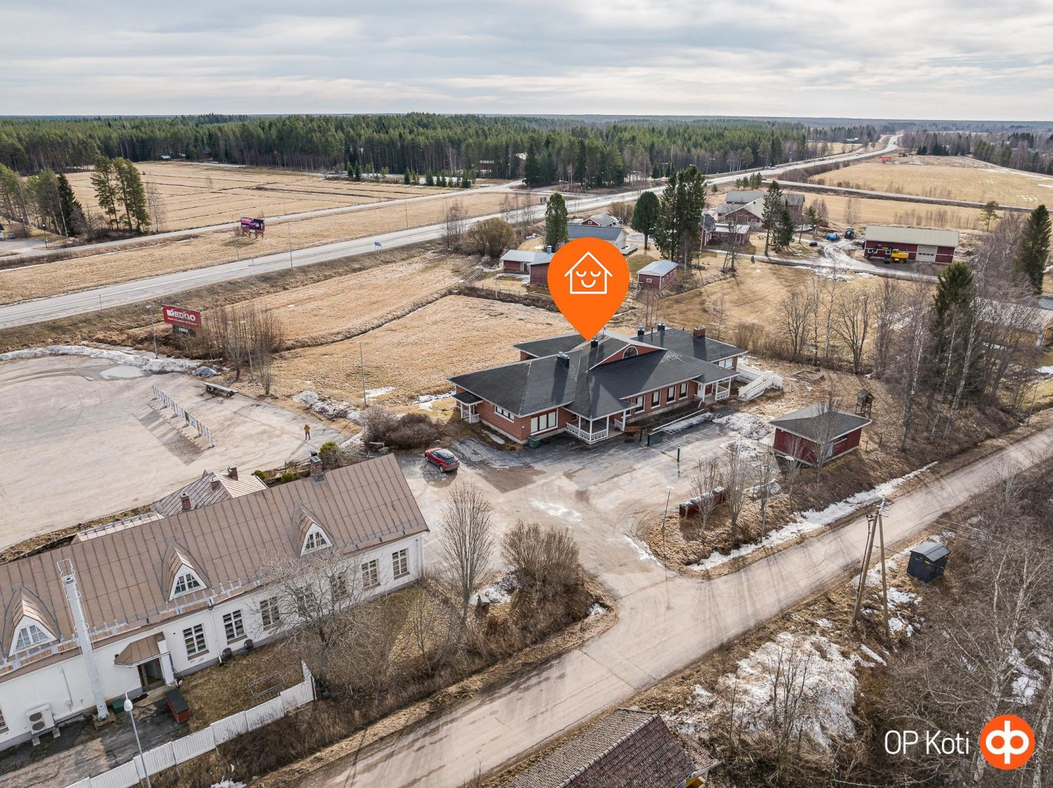 Myydään vanha Temmeksen kunnantalo. Talossa on todettu homevaurioita ja kohde myydään ensisijaisesti tonttina/rakennuspaikkana. Rakennus on ollut kylmillään viimeiset pari vuotta. Rakennus on huonokuntoinen ja rakennukseen on laadittu mm. mikrobianalyysit, jotka on tilattavissa välittäjältä.Osta...