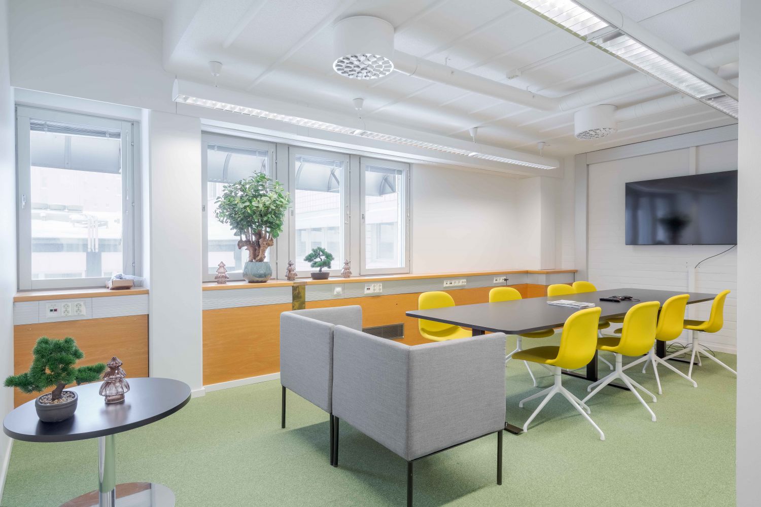 Toimistomaailman kokoustila 