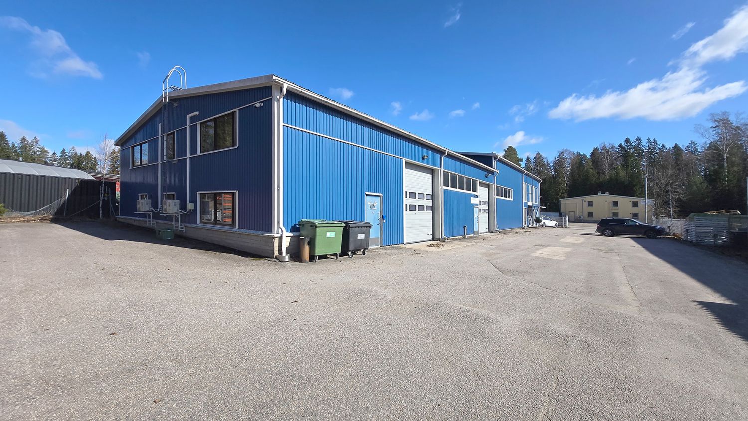 Vuokrataan hyvää toimisto-, työ- ja varastotilaa Vantaan Mikkolassa! Kuukausivuokra 999 €/kk + alv

