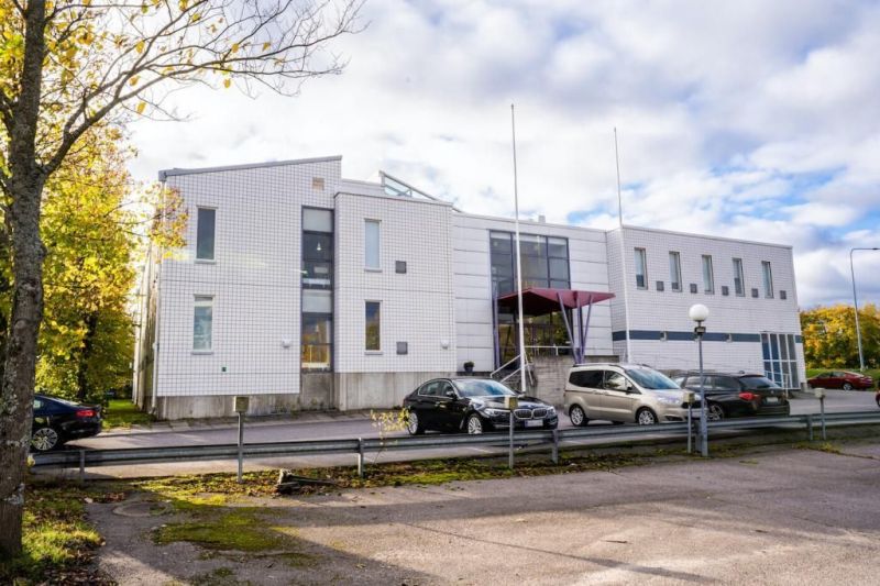 Toimisto-, liike- ja varastotilaa kokonaispinta-alaltaan 2877 m² loistavalta sijainnilta Pukinmäestä, aivan Kehä I varrelta