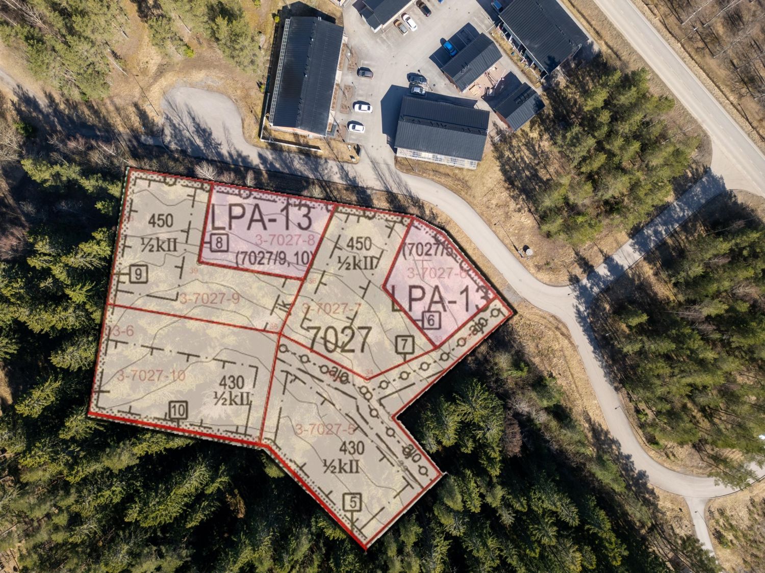 Tuusulassa, Kellokosken keskuksessa asuinpientalojen korttelissa 6 tontin kokonaisuus, jossa yhteeenlaskettu maapohjan pinta-ala on 6478 m² ja rakennusoikeus yhteensä 1760 k-m².Mahdollista neuvotella myös pienemmän tonttikokonaisuuden ostamisesta.AP-26 alueelle saa rakentaa erillis- ja kytkettyj...