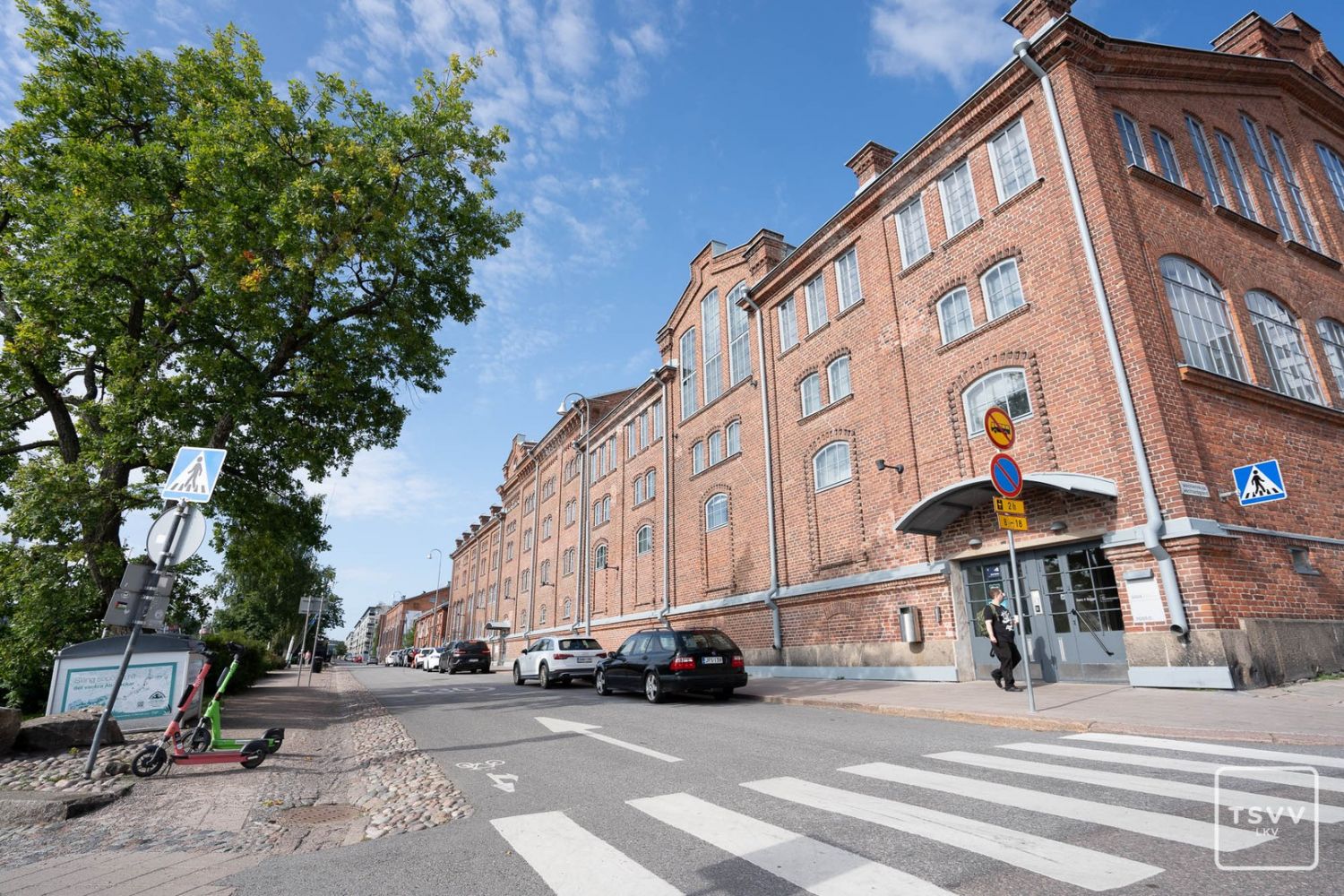 Etsitkö toimistotilaa Turun keskustasta? Tämä Läntinen Rantakatu 53:ssa sijaitseva toimisto tarjoaa upeat näkymät Aurajoelle ja kaupungin elämään. Tilaa on yhteensä 211 neliömetriä, mikä antaa runsaasti mahdollisuuksia erilaisille liiketoiminnoille.Toimisto sijaitsee keskeisellä paikalla, josta on...