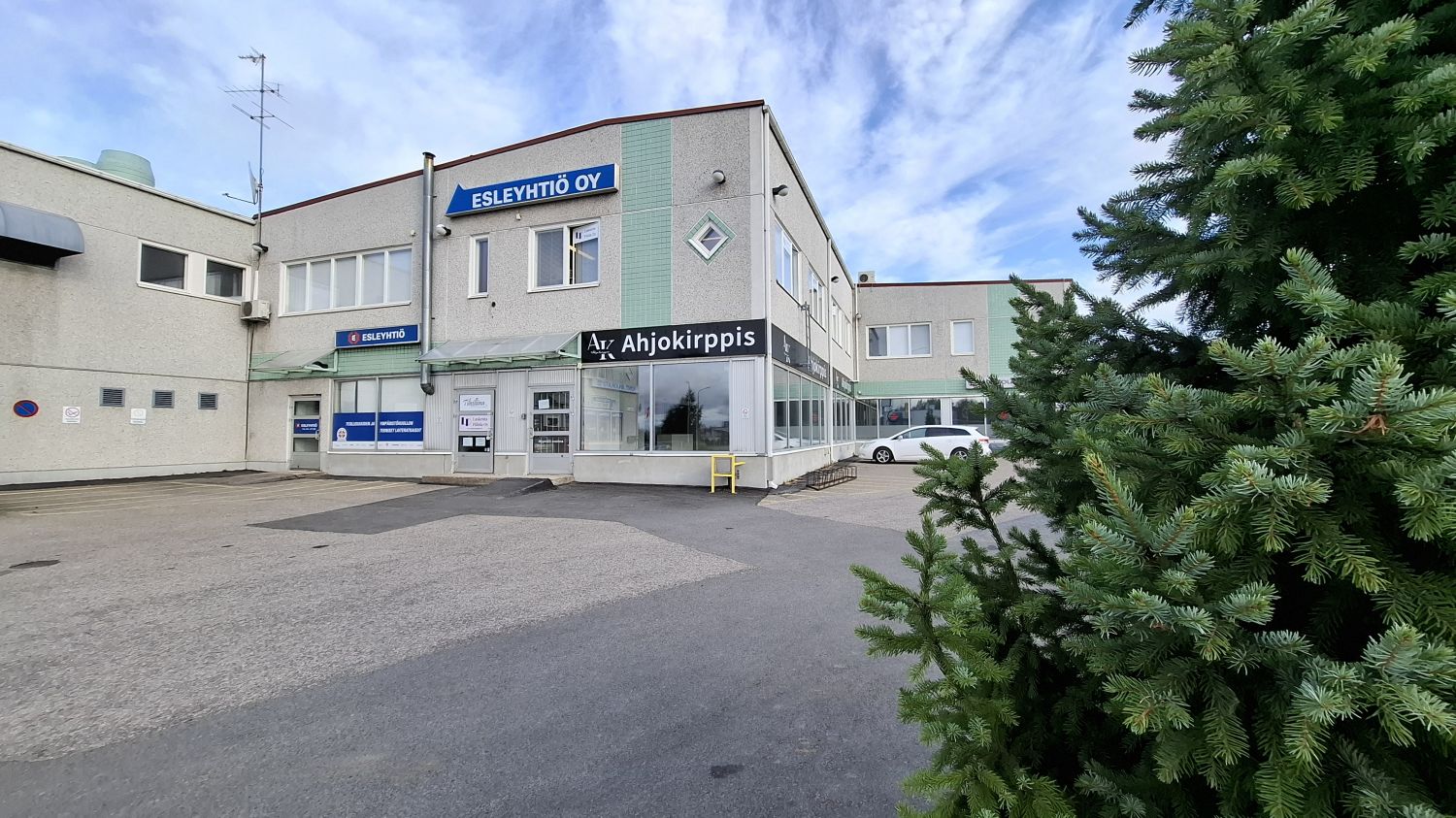 Remontoitu siisti, valoisa ja toimiva liiketila erinomaisella sijainnilla Seppälästä!