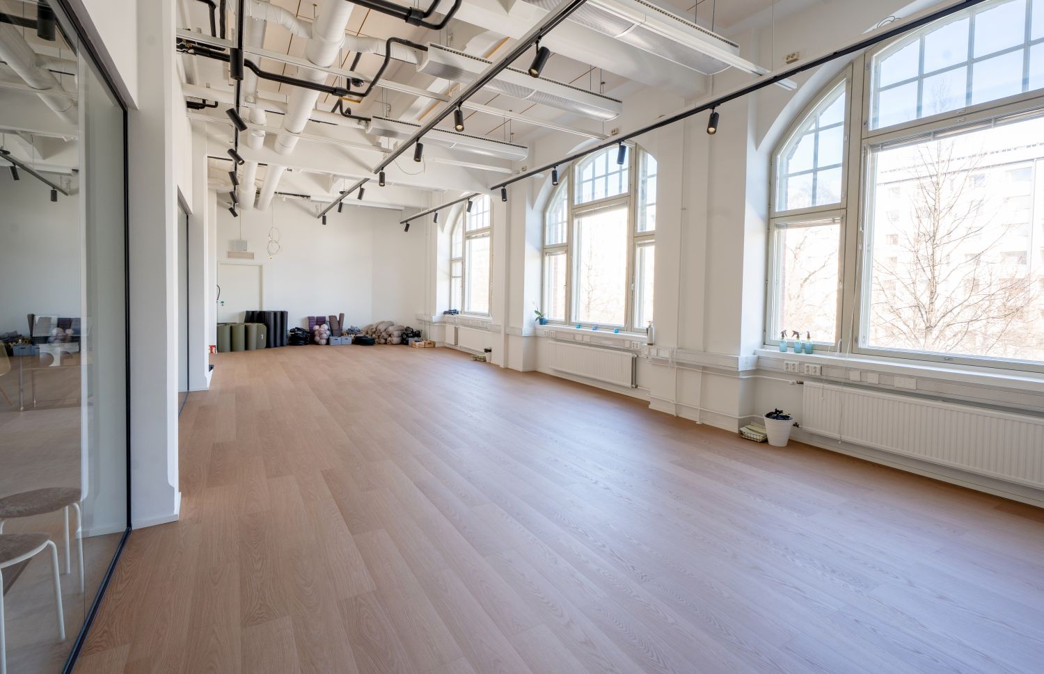 Remontoituja, moderneja ja valoisia työhuoneita, jotka soveltuvat moneen käyttöön, terapia-/hoitotilaksi, työtilaksi, st...