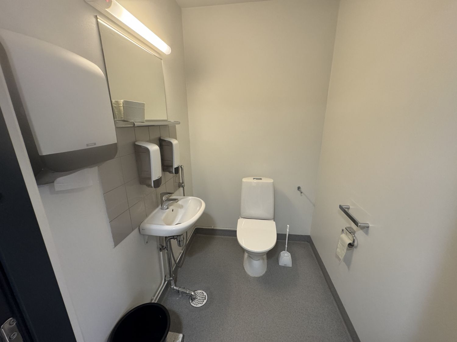 Wc-tilat B-käytävällä