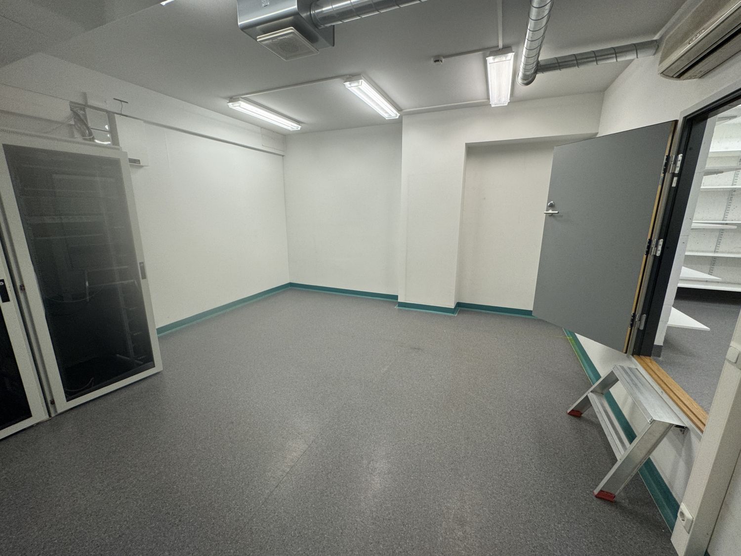 Jäähdytetty serverihuone (A-käytävä)