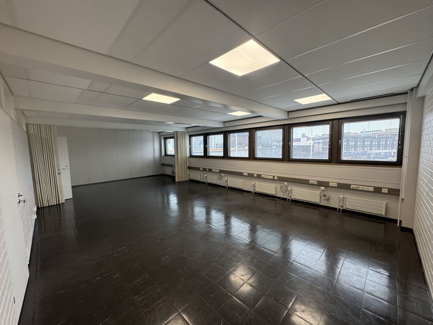 Suurempi neuvottelutila jaettavissa