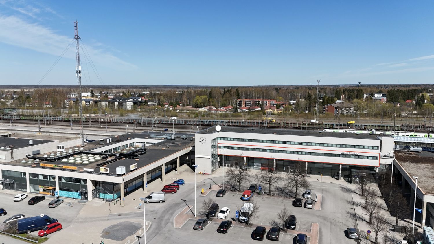 Kuvassa merkitty punaisella tilat