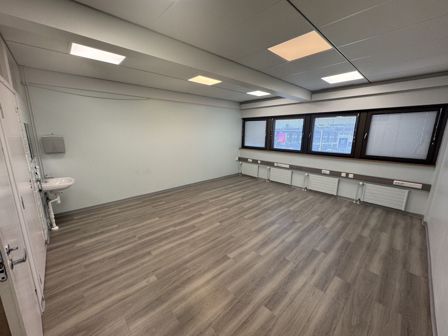 Työ-/toimistohuone ja vesipiste