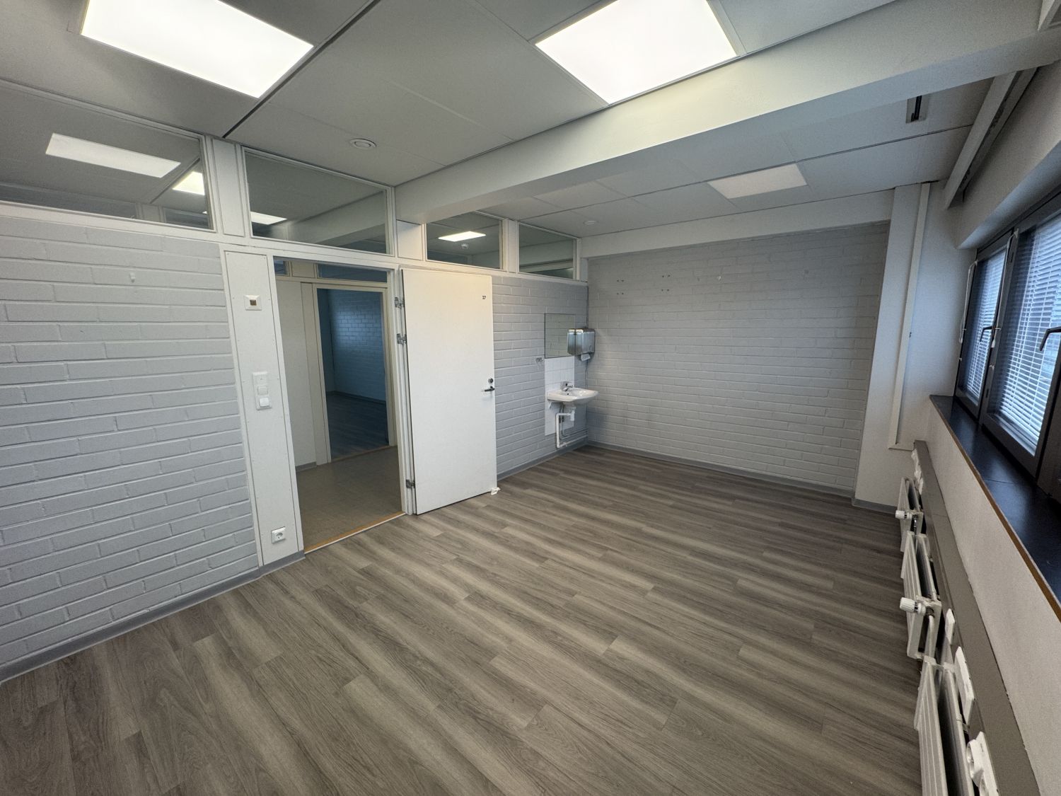 Työ-/toimistohuone ja vesipiste