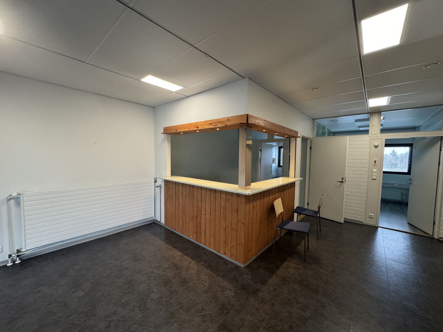 Aula näkymä ja palvelutiski