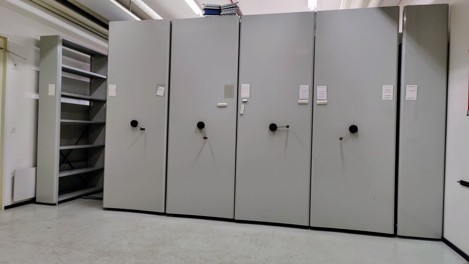 Vuokrataan Kalkkipetterissä Virkkalassa vanhoilla arkistohyllyillä varustettu noin 45 neliöinen tila, johon tuotteet saa varastoitua kustannustehokkaasti, tarjolla yhteensä noin 300 hyllymetriä! Samassa huoneessa on tilaa myös esimerkiksi pakkauspisteelle. Soveltuu erinomaisesti verkkokauppatoiminta...