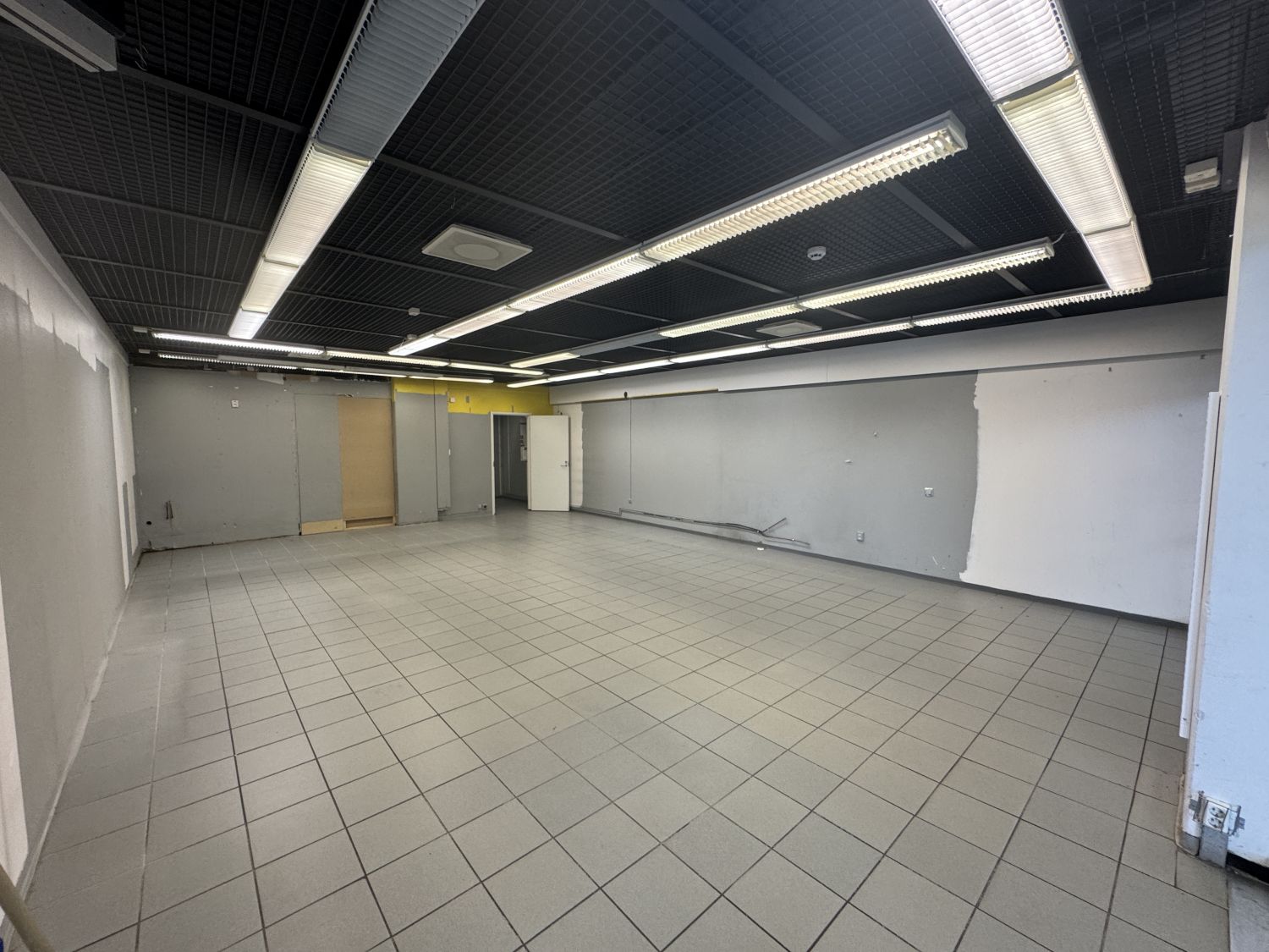 Entinen R-kioski tila n. 87m²