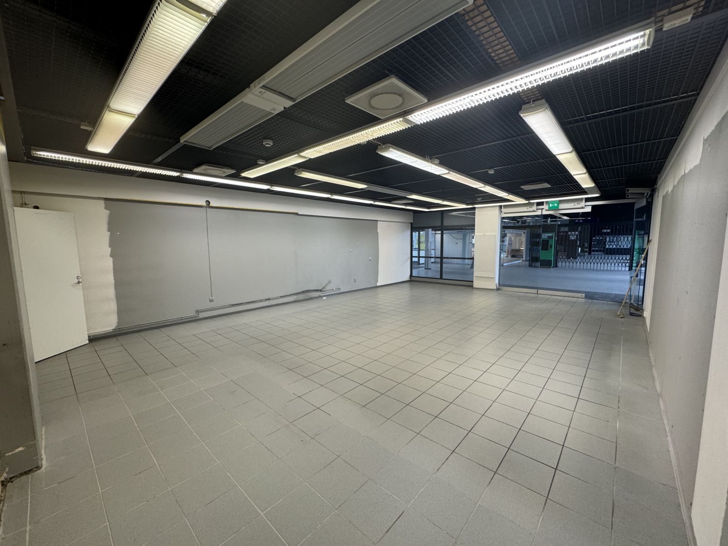 Entinen R-kioski tila n. 87m²